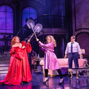 Review: DEATH BECOMES HER at Cadillac Palace Photo