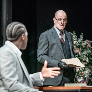 Review: A MIRROR, Trafalgar Theatre Photo