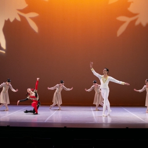 Estudiantes De La Escuela Nacional De Danza Clásica Y Contemporánea Presentan Su Te Photo