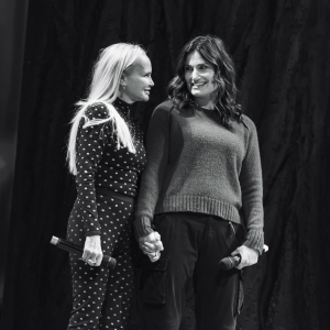 Video: Kristin Chenoweth Surprises Idina Menzel at REDWOOD Photo