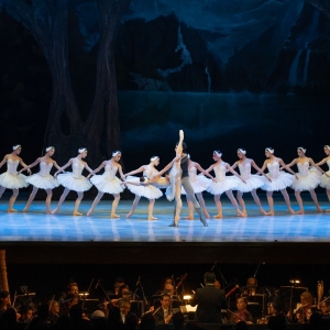 La Compañía Nacional De Danza Del Inbal Regresa Al Palacio De Bellas Artes Con Lago Photo