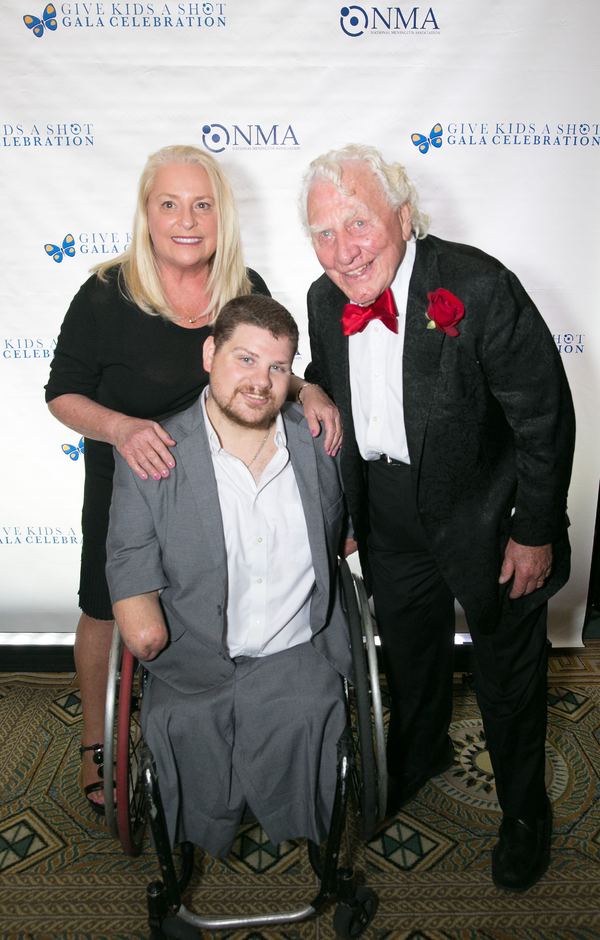 Photo Flash: NMA's 'Give Kids a Shot' Gala Honors Super Bowl MVP Deion Branch  Image