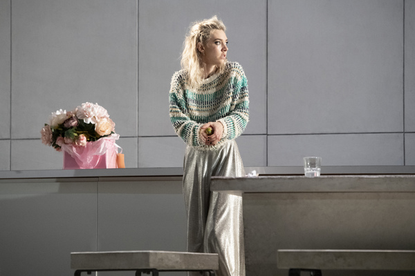 Vanessa Kirby Photo