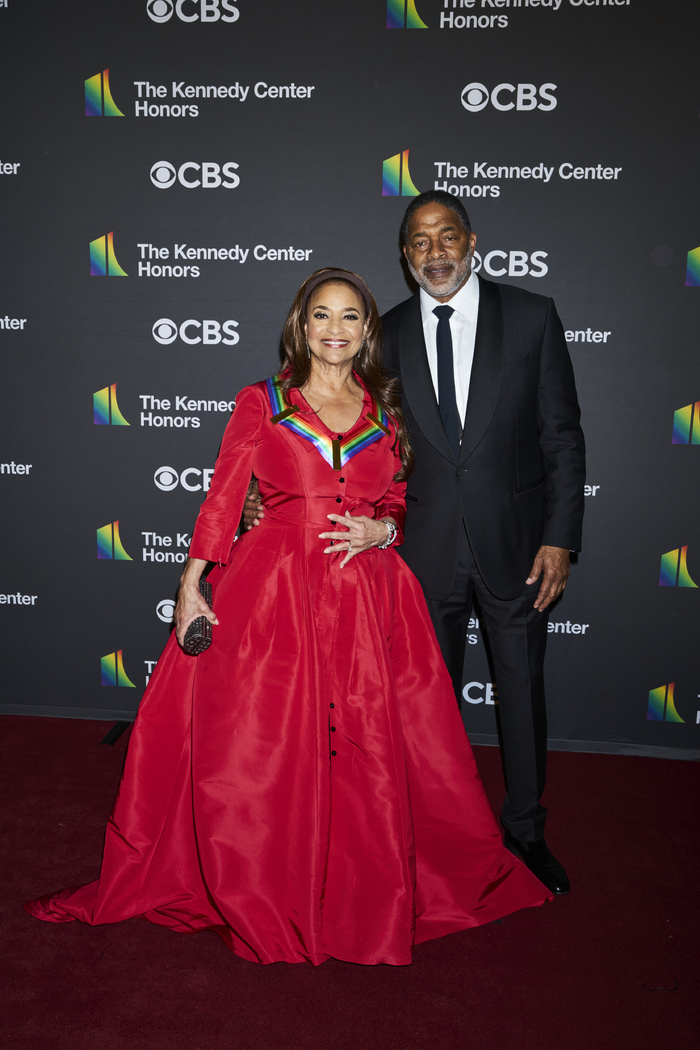Photos: Inside the Kennedy Center Honors, Honoring Billy Crystal, Renée Fleming, Barry Gibb, Queen Latifah, and Dionne Warwick  Image