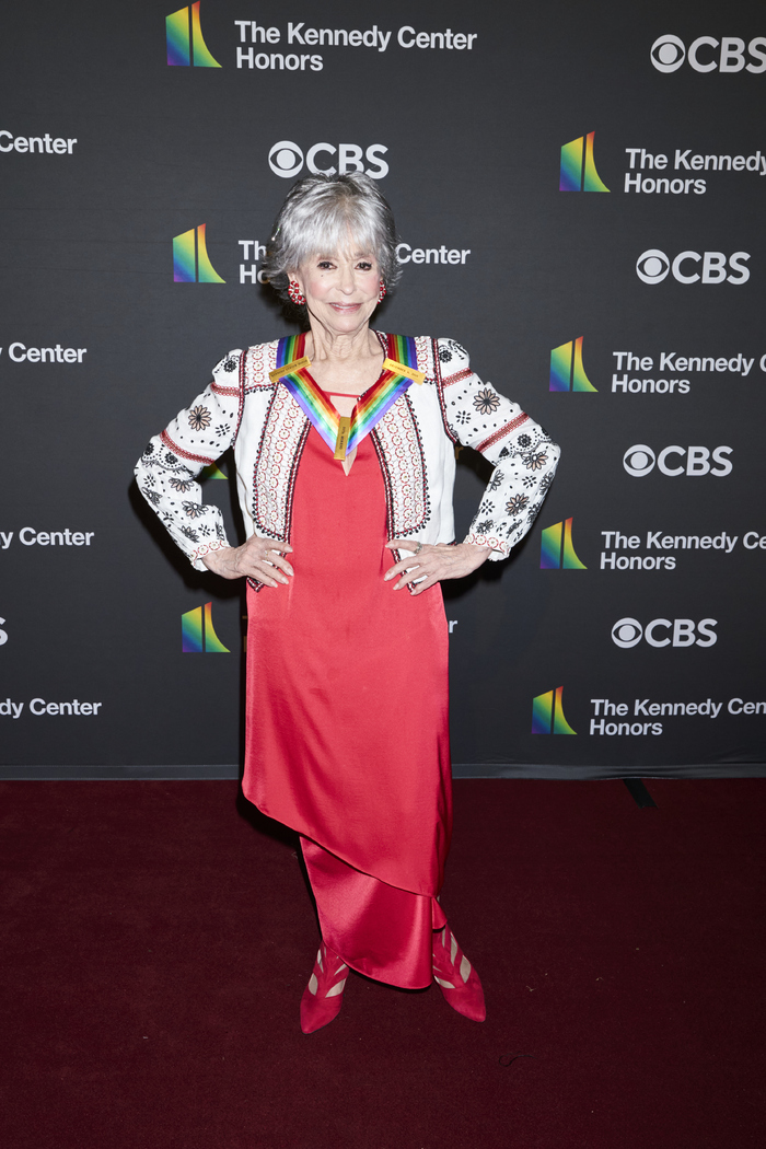 Photos: Inside the Kennedy Center Honors, Honoring Billy Crystal, Renée Fleming, Barry Gibb, Queen Latifah, and Dionne Warwick  Image