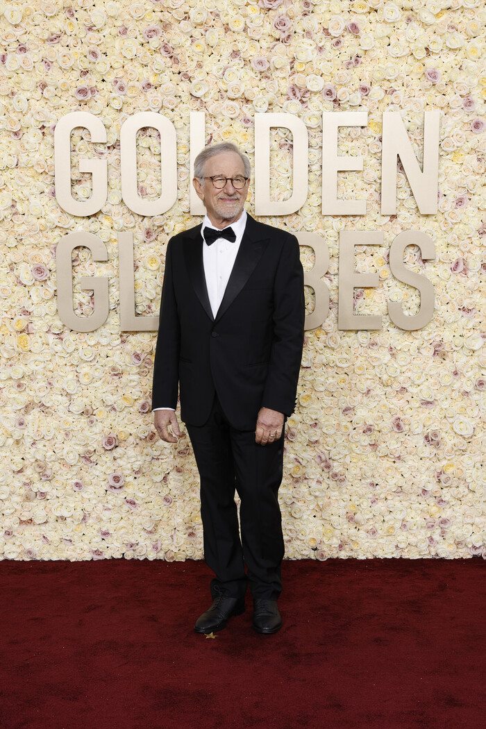 Photos: Inside the Golden Globes With Emma Stone, Taylor Swift & More  Image