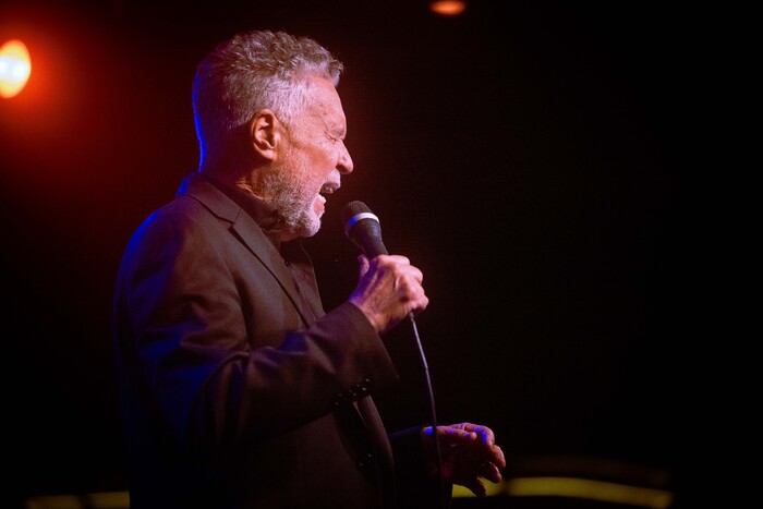 Clint Holmes Photo